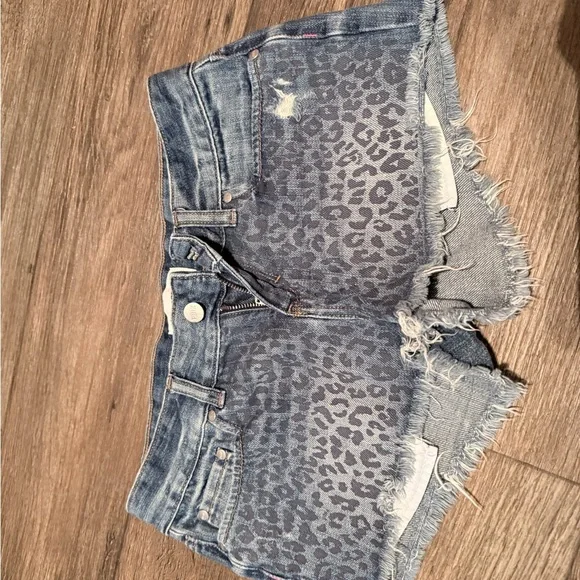 PINK Victoria's Secret Leopard Print Jean Shorts - Picture 1 of 2